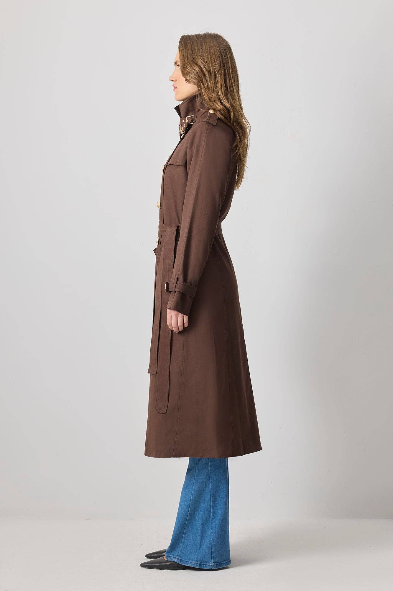 BELTED COTTON TRENCH COAT WITH GOLD BUTTON DETAIL