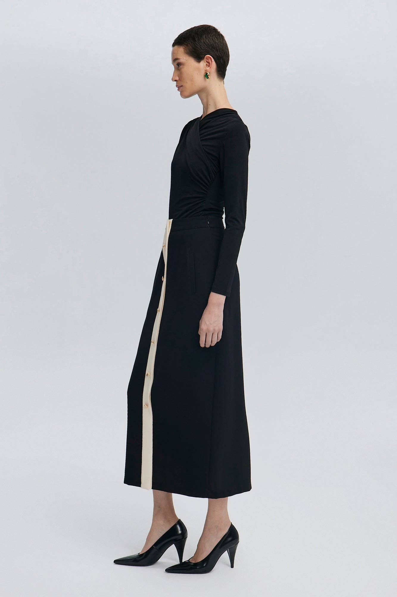 GOLD BUTTONED CREPE SKIRT