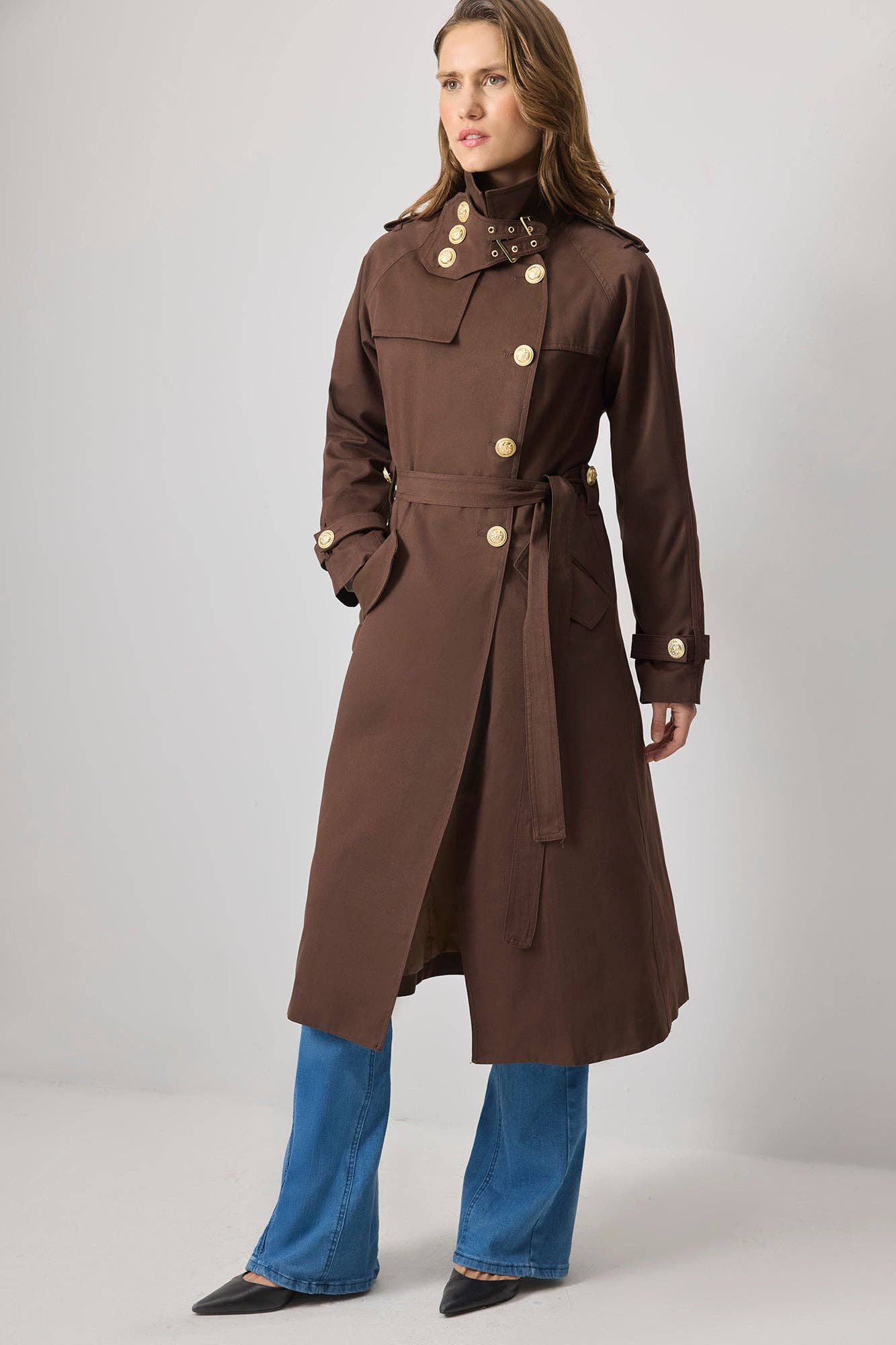 BELTED COTTON TRENCH COAT WITH GOLD BUTTON DETAIL