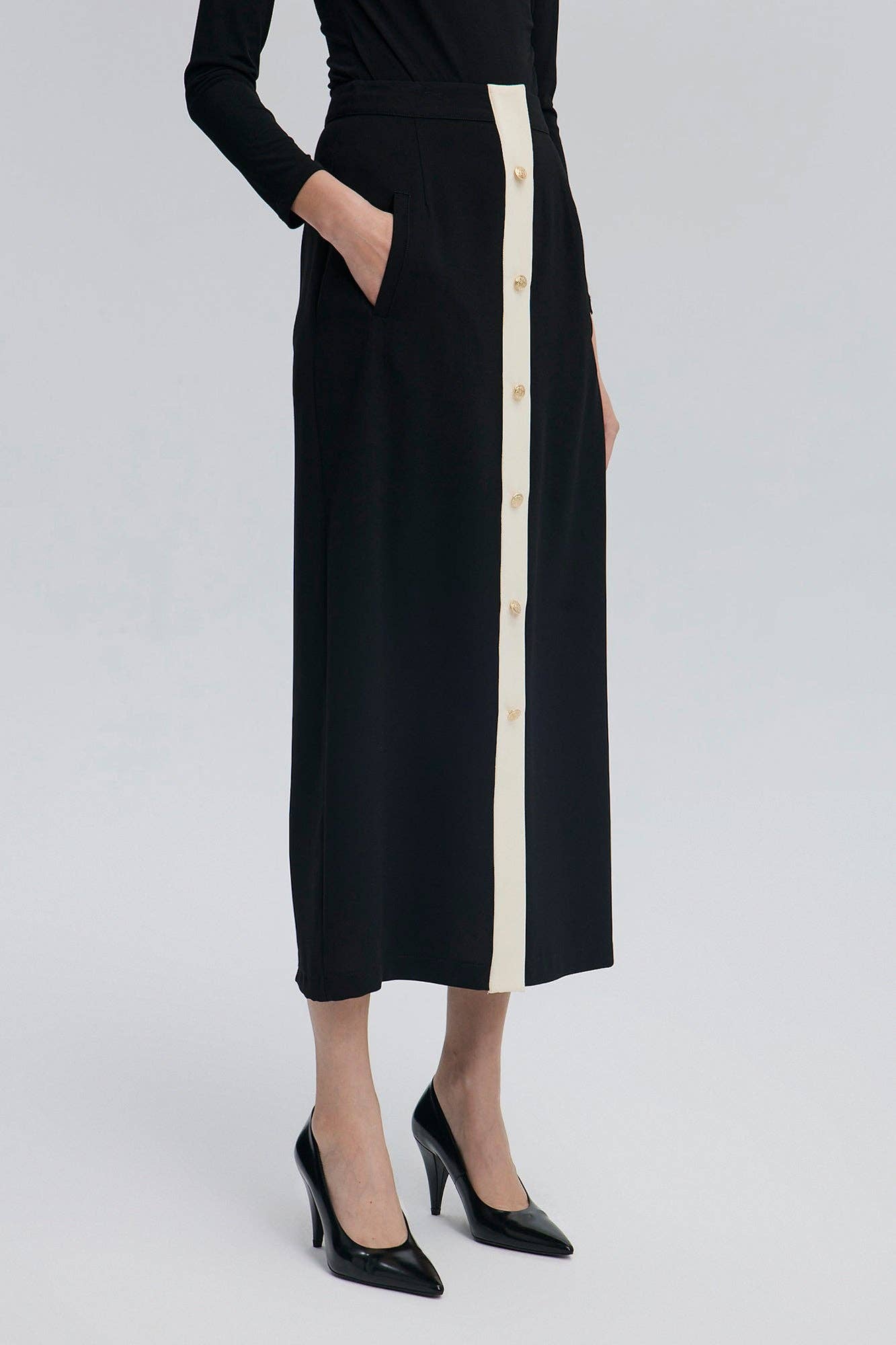 GOLD BUTTONED CREPE SKIRT