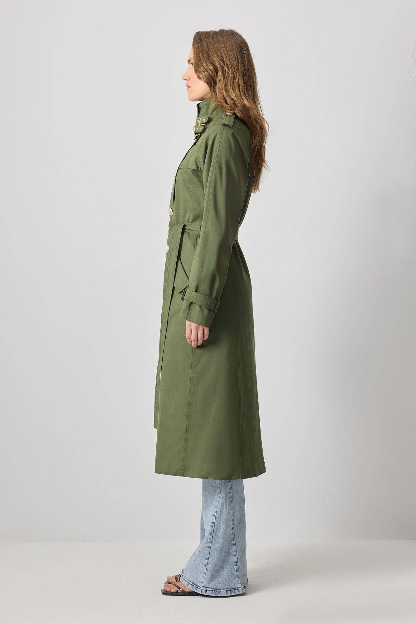 BELTED COTTON TRENCH COAT WITH GOLD BUTTON DETAIL